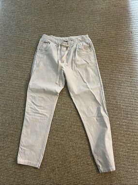 Gigi Moda pale pink pant with silver embellishments on sides, fit like a 10